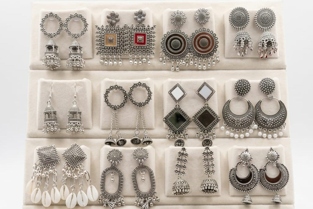 16 Pair Folding Jhumka Box – Random Stylish Earrings Set for Women